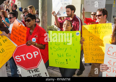 Miami Florida,Schulrat Verwaltungsgebäude,Bildung,Budgetkürzungen,Wirtschaft,Gehalt,Bezahlung,Vertrag,Währung,Geld,Lehrer,Lehrer,Lehrer,Unional, Stockfoto