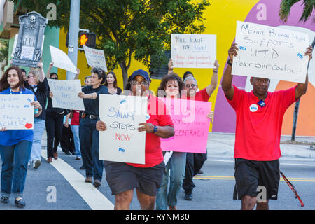 Miami Florida,Schulrat Verwaltungsgebäude,Bildung,Budgetkürzungen,Wirtschaft,Gehalt,Bezahlung,Vertrag,Währung,Geld,Lehrer,Lehrer,Lehrer,Unional, Stockfoto