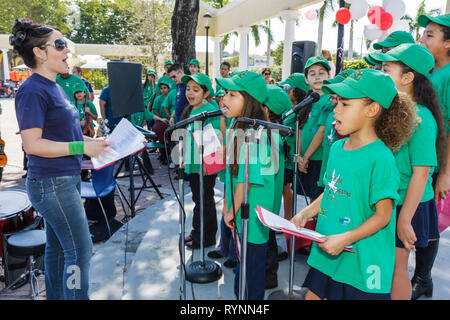 Miami Florida, Little Havana, Jose Marti Park, United Hearts Family Festival, Festivals, Feier, Messe, Gemeinschaftsveranstaltung, American Children's Orchestra für Stockfoto