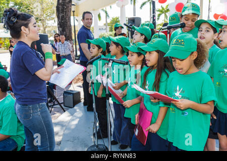 Miami Florida, Little Havana, Jose Marti Park, United Hearts Family Festival, Festivals fair, Gemeinschaft American Children's Orchestra for Peace, Musik, unter Stockfoto