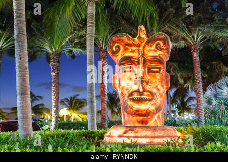 Miami Beach Florida, Murano in Portofino, Nachtabend, Eingang, Vorderseite, Kunst, Skulptur, FL090215147 Stockfoto