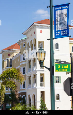 Florida, Saint St. Lucie County, Fort Ft. Pierce, historische Innenstadt von Fort Pierce, Orange Avenue, 2nd Street, Revitalisierungsprogramm, Hauptstraße, Straßenlaterne, b Stockfoto