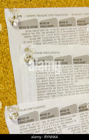 Port St. Saint Lucie Florida, Bekanntmachung der Abschottung, Pinnwand, Wirtschaft, Zeitung, Clipping, Publikation, Kork, Pushpin, FL0902190 Stockfoto
