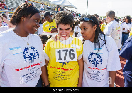 Miami Florida, Miami Dade College, North Campus, Special Olympics, Bedürfnisse, Behinderte, Wettbewerb, Sport, Sportler, Studenten, Freiwillige Volunte Stockfoto