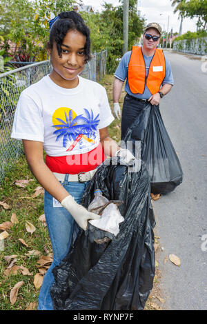 Miami Florida, Little Haiti, MLK Day of Service, EPA Community Day, Freiwillige Freiwillige Freiwillige ehrenamtliche Arbeit Arbeiter, die zusammenarbeiten, um Hilfe, HE Stockfoto