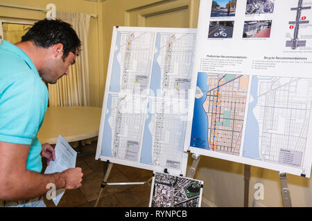 Miami Beach Florida,Community Planning Workshop,Alton Road Corridor,Zukunft,Stadttafel,Karte,Präsentation,Informationen,Nachbarschaftsverbesserung,Staffelei,Mann Stockfoto