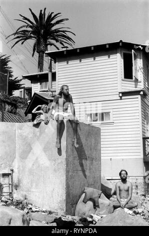 Santa Barbara Kalifornien. 1970er Jahre Beach Boys, Hippies und Teenager Alltag Muskeln, Surfen und Meditation 1971 USA . HOMER SYKES Stockfoto