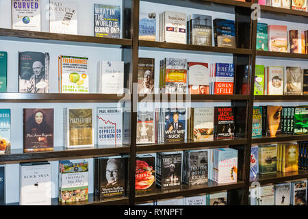 Miami Beach, Florida, Lincoln Road Mall, Bücher & Bücher, Buchhandlung, Buchhandlung, Wiedereröffnung des Bücherregals, Thema, Wirtschaft, Wirtschaft, Sachbücher, Verlagswesen, Ausstellungsverkauf Stockfoto