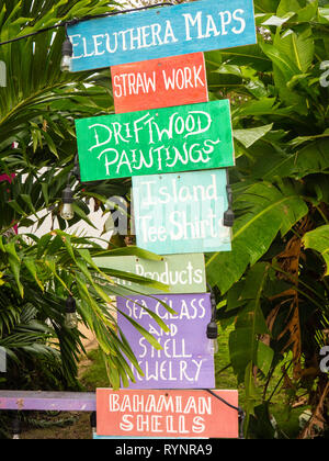 Touristische Schild von touristischen Attraktionen, Gregory Town, Eleuthera, Bahamas, in der Karibik. Stockfoto