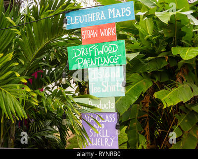 Touristische Schild von touristischen Attraktionen, Gregory Town, Eleuthera, Bahamas, in der Karibik. Stockfoto