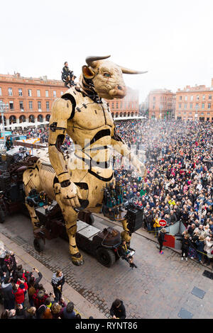 Show mit dem Titel "Le gardien du Temple", die von der Straße Theater "La Machine", in Toulouse am 2018/11/03. Stockfoto