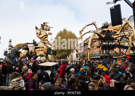 Show mit dem Titel "Le gardien du Temple", die von der Straße Theater "La Machine", in Toulouse am 2018/11/03. Stockfoto