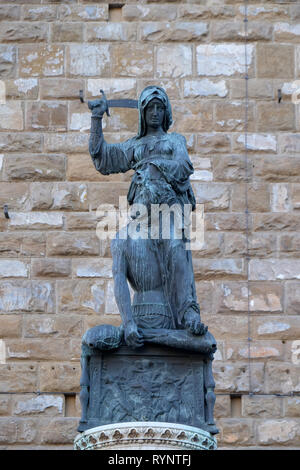 Judith und Holofernes von Donatello, Piazza della Signoria, Florenz, Italien Stockfoto