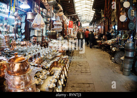 Malerischer Blick auf historische Bakırcılar Çarşısı, Schmied, Markt, Gaziantep in der Türkei. Stockfoto