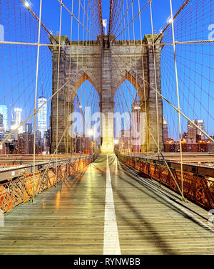 New York, Brooklyn-Brücke bei Nigth, USA Stockfoto