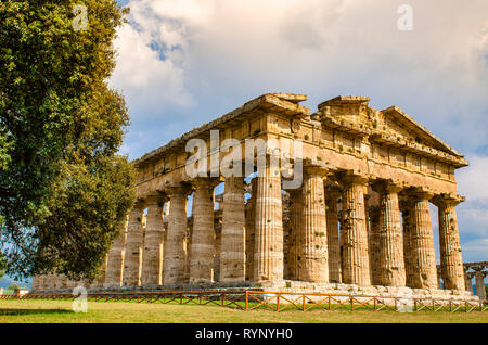 Der Tempel der Hera II, auch bekannt als der Tempel des Neptun, ist ein griechischer Tempel in Paestum, Italien Stockfoto