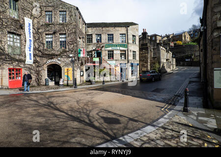 Bridge Gate in Hebden Bridge market Town, West Yorkshire im frühen Frühjahr Stockfoto