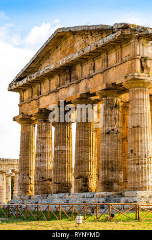 Der Tempel der Hera II, auch bekannt als der Tempel des Neptun, ist ein griechischer Tempel in Paestum, Italien Stockfoto