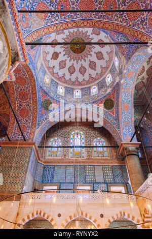 Istanbul, Türkei - 15 August, 2018: Die Innenausstattung der Sultan Ahmed Moschee oder Blaue Moschee am 15. August 2018 in Istanbul, Türkei Stockfoto