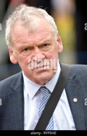 Glyn Davies MP (Con: Montgomeryshire) auf College Green, Westminster, 13. März 2019 Stockfoto