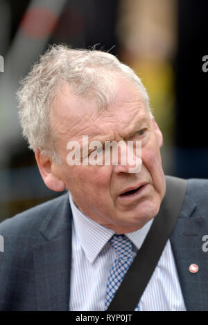 Glyn Davies MP (Con: Montgomeryshire) auf College Green, Westminster, 13. März 2019 Stockfoto