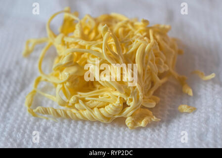 Geheimnis Essen... besser bekannt als Ei Gabeln heraus gezwungen, während Kochen Eier. Stockfoto
