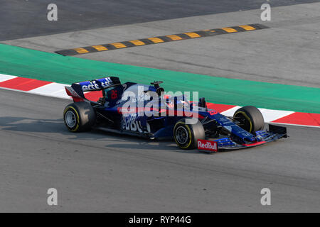 Barcelona, Spanien. Feb, 20., 2019. Daniil Kvyat von Russland mit 26 Scuderia Toro Rosso am Anschluss Tag drei von F1 Winter Test am Circuit de Catalunya. Stockfoto