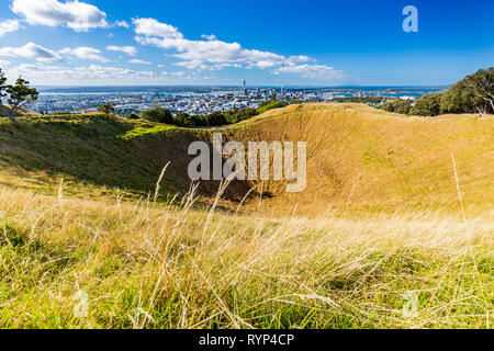 Mt Eden Vulkankegel und Blick auf Auckland City, Neuseeland Stockfoto