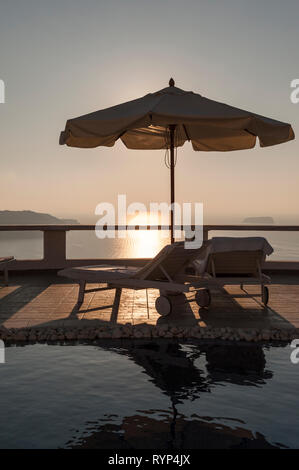 Santorin Caldera View unter Sonnenuntergang Stockfoto