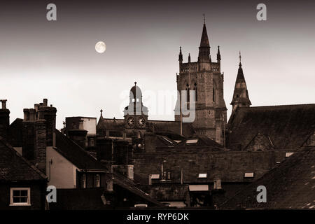 Kirche, Dächer, Tower, Stadt, Halle, Uhr, Mond. Steigen, Schwarzweiß, schwarz-weiß, Newport, Isle of Wight, England, Vereinigtes Königreich, Stockfoto