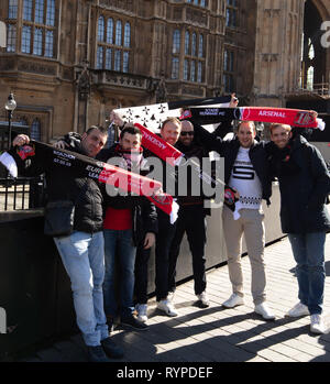 London, Großbritannien. 14th März 2019. Unterstützer des französischen Fußballvereins Rennes heute vor dem Parlament. Kredit: Joe/Alamy Live Nachrichten Stockfoto