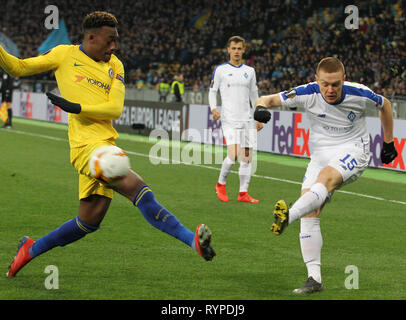 Kiew, Ukraine. 14 Mär, 2019. CALLUM HUDSON - ODOI des FC Chelsea (L) und VIKTOR TSYGANKOV von Dynamo Kiew (R) in Aktion während der UEFA Europa League, zweite Bein Fußball Match zwischen dem FC Chelsea und Dynamo Kiew, an der Olimpiyskiy Stadion in Kiew, Ukraine, am 14. März 2019. Credit: Serg Glovny/ZUMA Draht/Alamy leben Nachrichten Stockfoto