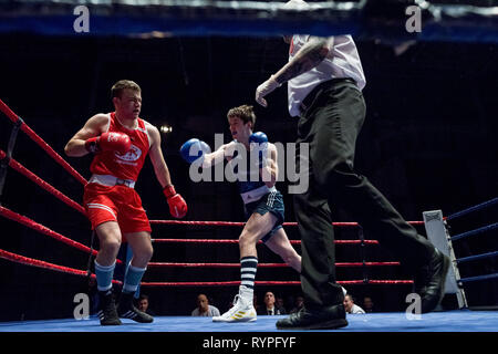 Cambridge, Großbritannien. 9. März 2019. Oxford gegen Cambridge 112 Varsity Boxkampf. Universität Cambridge Kampf der Universität Oxford zu Hause in Cambridge, Corn Exchange. Credit: Guy Corbishley/Alamy leben Nachrichten Stockfoto