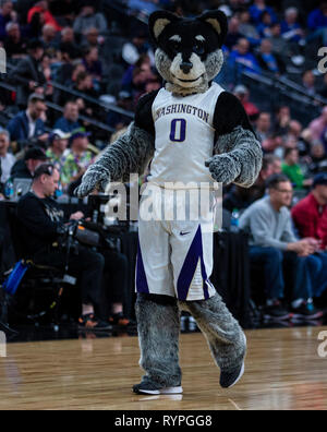 Las Vegas, NV, USA. 14 Mär, 2019. A. in Washington Maskottchen während der NCAA Pac 12 Men's Basketball Turnier zwischen den USC Trojans und der Washington Huskies 78-75 gewinnen bei T-Mobile Arena Las Vegas, NV. Thurman James/CSM/Alamy leben Nachrichten Stockfoto