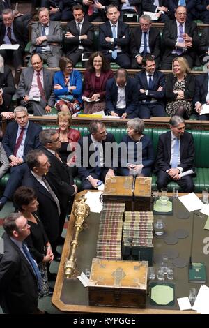 London, Großbritannien. 14 Mär, 2019. Der britische Premierminister Theresa May ist während einer Abstimmung im Unterhaus in London, Großbritannien am März 14, 2019 gesehen. Britischen Abgeordneten am Donnerstag mit überwältigender Mehrheit der Europäischen Union (EU) für eine Erweiterung von Artikel 50 in der unruhigen Brexit Prozess zu bitten. Credit: britische Parlament/Jessica Taylor/Xinhua/Alamy leben Nachrichten Stockfoto