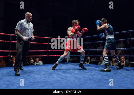 Cambridge, Großbritannien. 9. März 2019. Oxford gegen Cambridge 112 Varsity Boxkampf. Universität Cambridge Kampf der Universität Oxford zu Hause in Cambridge, Corn Exchange. Credit: Guy Corbishley/Alamy leben Nachrichten Stockfoto