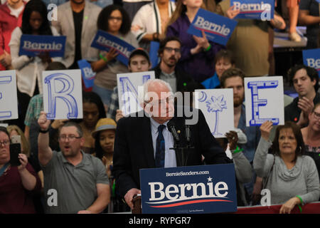 North Charleston, South Carolina, USA. 14 Mär, 2019. Senator Bernie Sanders Adressen Unterstützer während seiner ersten Kampagne Sammlung für die demokratische Nominierung für das Amt des Präsidenten in South Carolina am 14. März 2019 in Charleston, South Carolina. South Carolina, die als Erste in den Süden, ist die ersten südlichen demokratischen Primär in der präsidentschaftskandidatur Rennen. Credit: Planetpix/Alamy leben Nachrichten Stockfoto