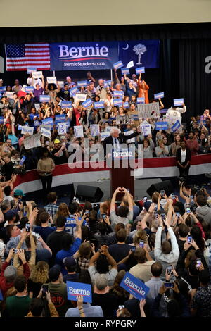 North Charleston, South Carolina, USA. 14 Mär, 2019. Senator Bernie Sanders Adressen Unterstützer während seiner ersten Kampagne Sammlung für die demokratische Nominierung für das Amt des Präsidenten in South Carolina am 14. März 2019 in Charleston, South Carolina. South Carolina, die als Erste in den Süden, ist die ersten südlichen demokratischen Primär in der präsidentschaftskandidatur Rennen. Credit: Planetpix/Alamy leben Nachrichten Stockfoto