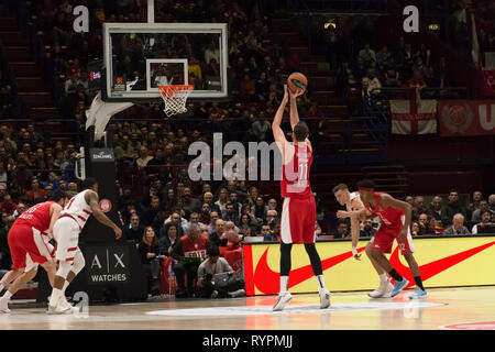 Mailand, Italien. 14 Mär, 2019. Nikola Milutinov, #11 von Olympiakos Piräus während des 2018/2019 Turkish Airlines EuroLeague Saison Runde 26 Spiel zwischen AX Armani Exchange Olimpia Milano und Olympiakos Piräus an Mediolanum Forum in Mailand. Final Score: Olimpia Milano 66 - 57 Olympiakos Piräus Credit: Stefanos Kyriazis/Alamy leben Nachrichten Stockfoto