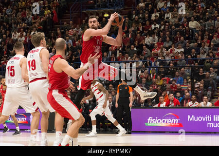 Mailand, Italien. 14 Mär, 2019. Nikola Milutinov, #11 von Olympiakos Piräus während des 2018/2019 Turkish Airlines EuroLeague Saison Runde 26 Spiel zwischen AX Armani Exchange Olimpia Milano und Olympiakos Piräus an Mediolanum Forum in Mailand. Final Score: Olimpia Milano 66 - 57 Olympiakos Piräus Credit: Stefanos Kyriazis/Alamy leben Nachrichten Stockfoto