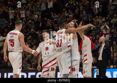 Mailand, Italien. 14 Mär, 2019. AX Armani Exchange Olimpia Milano während des 2018/2019 Turkish Airlines EuroLeague Saison Runde 26 Spiel zwischen AX Armani Exchange Olimpia Milano und Olympiakos Piräus an Mediolanum Forum in Mailand. Final Score: Olimpia Milano 66 - 57 Olympiakos Piräus Credit: Stefanos Kyriazis/Alamy leben Nachrichten Stockfoto