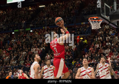 Nigel Williams-Goss, #3 von Olympiakos Piräus während des 2018/2019 Turkish Airlines EuroLeague Saison Runde 26 Spiel zwischen AX Armani Exchange Olimpia Milano und Olympiakos Piräus an Mediolanum Forum in Mailand. Final Score: Olimpia Milano 66 - 57 Olympiakos Piräus Credit: Stefanos Kyriazis/Alamy leben Nachrichten Stockfoto