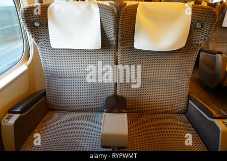 OSAKA, Japan-23 FEB 2019 - Innenansicht eines High speed bullet Shinkansen Zug vom JR-Bahnhof in Japan. Stockfoto