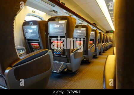 OSAKA, Japan-23 FEB 2019 - Innenansicht eines High speed bullet Shinkansen Zug vom JR-Bahnhof in Japan. Stockfoto
