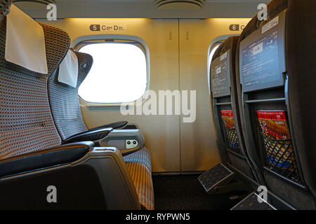 OSAKA, Japan-23 FEB 2019 - Innenansicht eines High speed bullet Shinkansen Zug vom JR-Bahnhof in Japan. Stockfoto