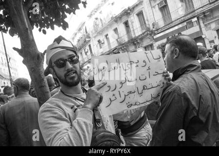 Algier, Algerien - 01. März 2019: 1 nd Freitag von Protest in Algerien, fordern die Rücknahme der curren Präsident. Stockfoto