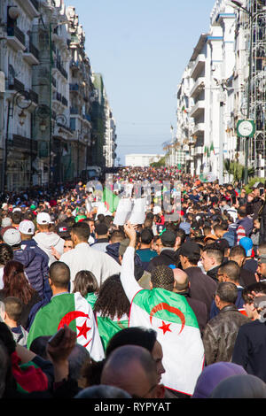 Algier, Algerien - 01. März 2019: 1 nd Freitag von Protest in Algerien, fordern die Rücknahme der curren Präsident. Stockfoto