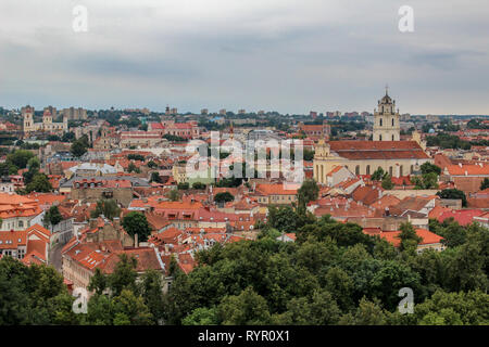 Panorama von Vilnius, Litauen an einem regnerischen Tag Stockfoto
