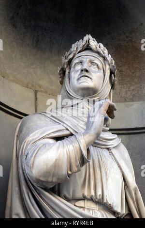 Francesco Petrarca in den Nischen der Säulenhalle, die Uffizien in Florenz Stockfoto