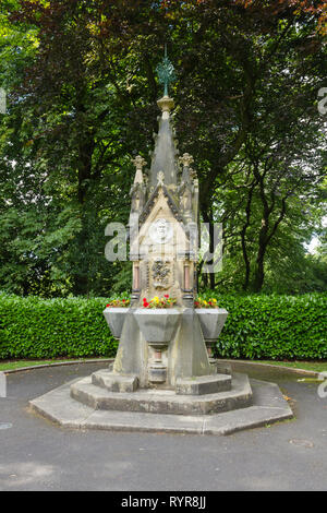 George Charlton Memorial Trinkbrunnen im Saltwell Park, Gateshead, Tyne und Wear. Das Denkmal stammt aus dem Jahre 1876, zum Gedenken an das Leben von George Stockfoto